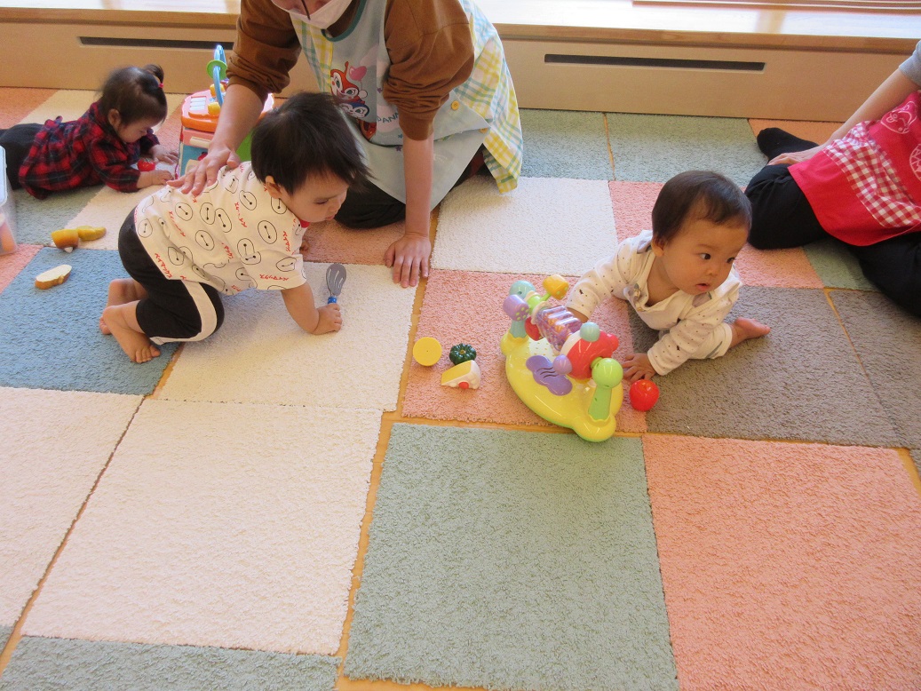 お母さん達のリフレッシュタイム中は、園のお友達と交流タイム🎶