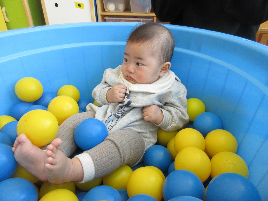 ボールも一緒に出してあそびました🥎