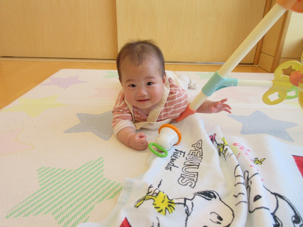 製作が終わったら、こども園の園児の遊戯会ダンスを見たり、クリスマス会のフォークダンスを踊ったり、お部屋で遊んだりして楽しみました✨