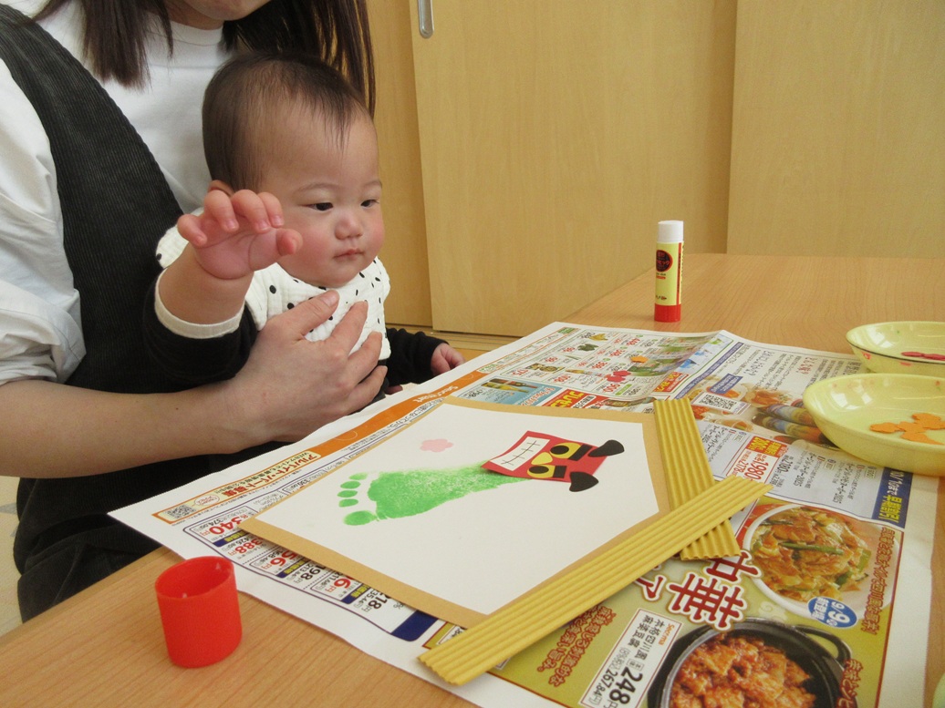 1月21日、新年始めのにじいろサークルは、保健師さんの育児講話と制作をしました!