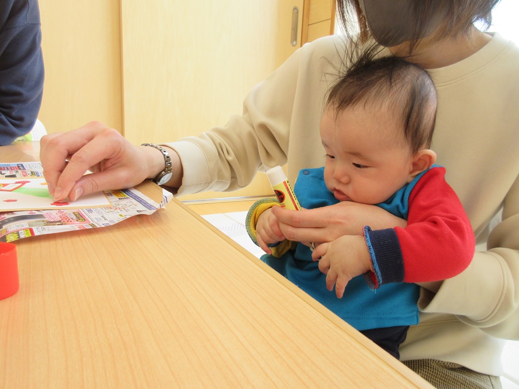 制作では足形をぺったんしたり、その足形で獅子舞の絵馬が上手出にできました✨