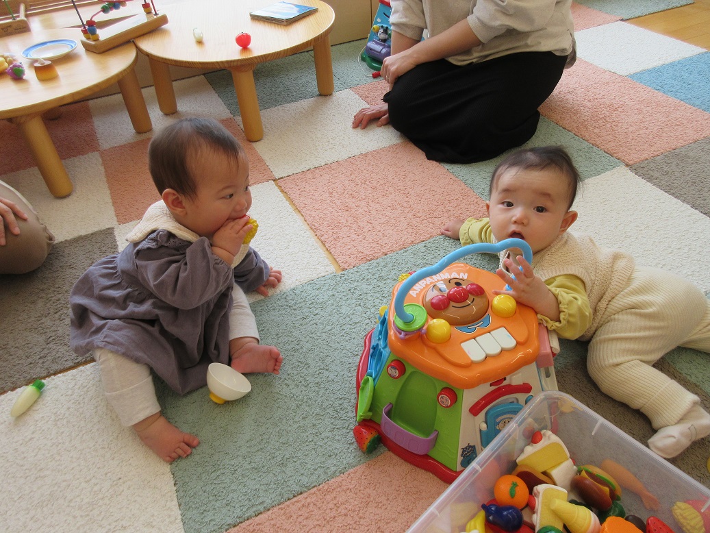 園の中ではおもちゃやおままごとで交流しながら遊びました🎶