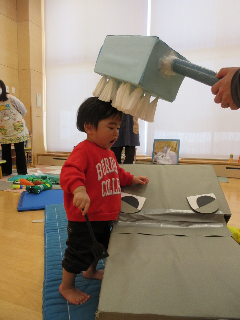 ママ・・・カバさんの歯じゃなく僕の頭だよ・・・。(笑)