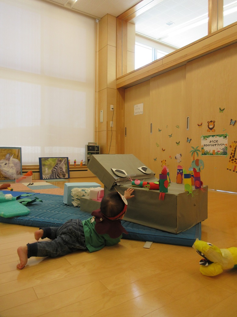 カバさんにタッチ♪